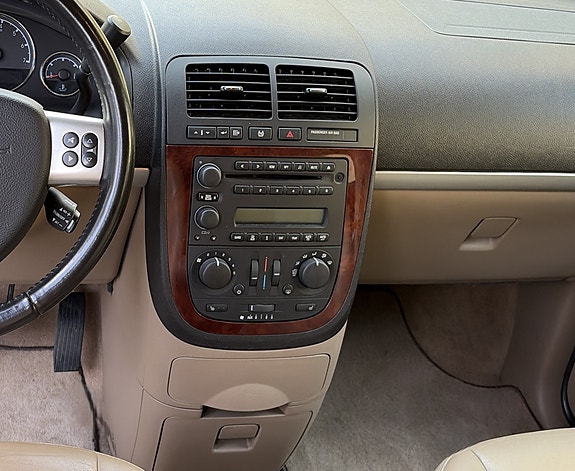 Chevrolet Uplander 11 of 22