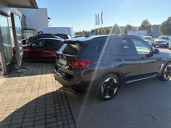 BMW iX3 5 of 23
