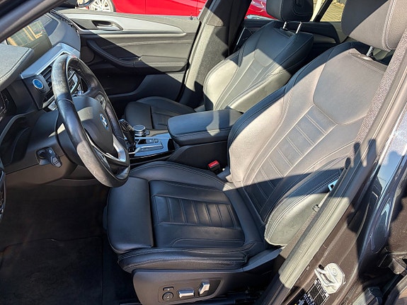 BMW iX3 9 of 23