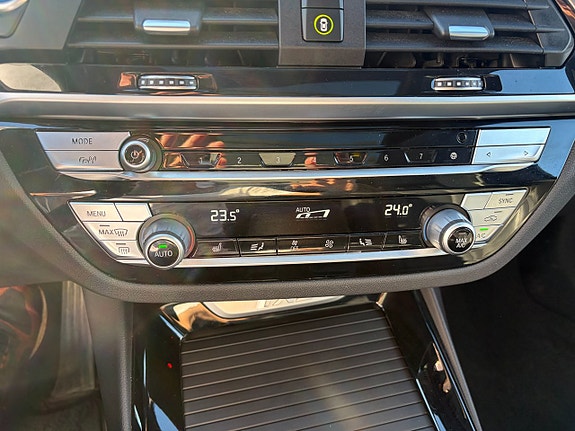 BMW iX3 12 of 23