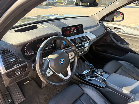 BMW iX3 8 of 23