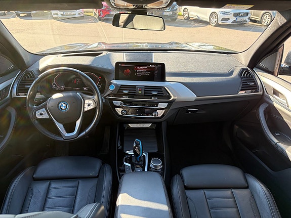 BMW iX3 7 of 23