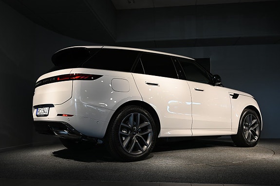 Land Rover Range Rover Sport 5 of 22