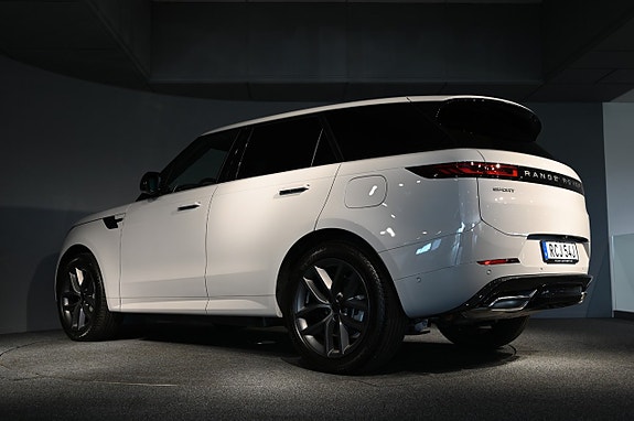 Land Rover Range Rover Sport 3 of 22