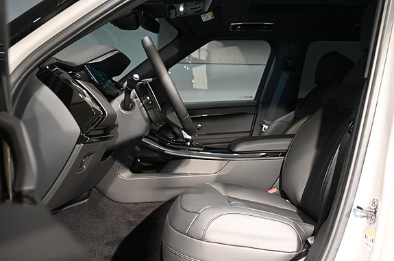 Land Rover Range Rover Sport 13 of 22
