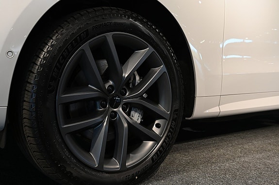 Land Rover Range Rover Sport 9 of 22