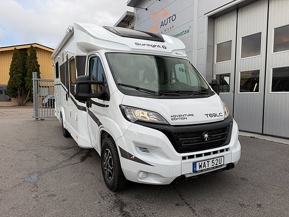Sunlight T69 LC Adventure Edition! Automat! LÅGA MIL! Queensbed & Taksäng 3500kg! Stort garage! Face-to-face soffa! 17 of 20