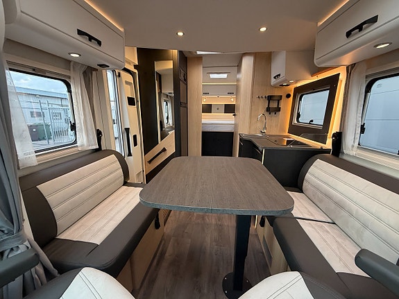 Sunlight T69 LC Adventure Edition! Automat! LÅGA MIL! Queensbed & Taksäng 3500kg! Stort garage! Face-to-face soffa! 5 of 20
