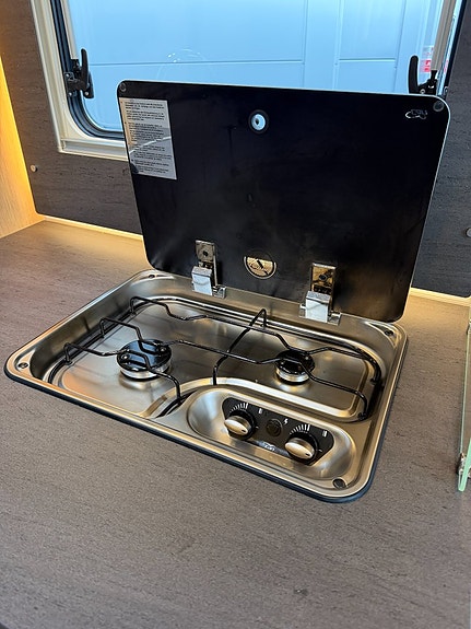 Sunlight T69 LC Adventure Edition! Automat! LÅGA MIL! Queensbed & Taksäng 3500kg! Stort garage! Face-to-face soffa! 8 of 20