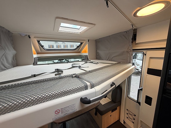 Sunlight T69 LC Adventure Edition! Automat! LÅGA MIL! Queensbed & Taksäng 3500kg! Stort garage! Face-to-face soffa! 16 of 20