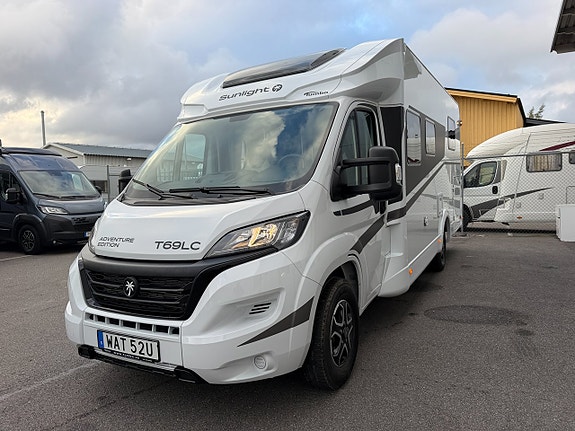 Sunlight T69 LC Adventure Edition! Automat! LÅGA MIL! Queensbed & Taksäng 3500kg! Stort garage! Face-to-face soffa! 18 of 20