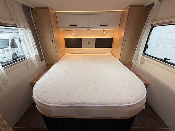 Sunlight T69 LC Adventure Edition! Automat! LÅGA MIL! Queensbed & Taksäng 3500kg! Stort garage! Face-to-face soffa! 10 of 20