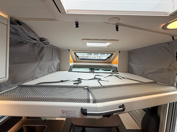 Sunlight T69 LC Adventure Edition! Automat! LÅGA MIL! Queensbed & Taksäng 3500kg! Stort garage! Face-to-face soffa! 15 of 20
