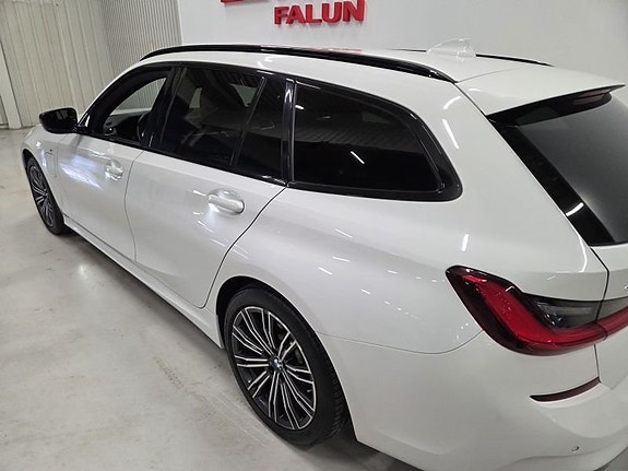 BMW 330e 9 of 10