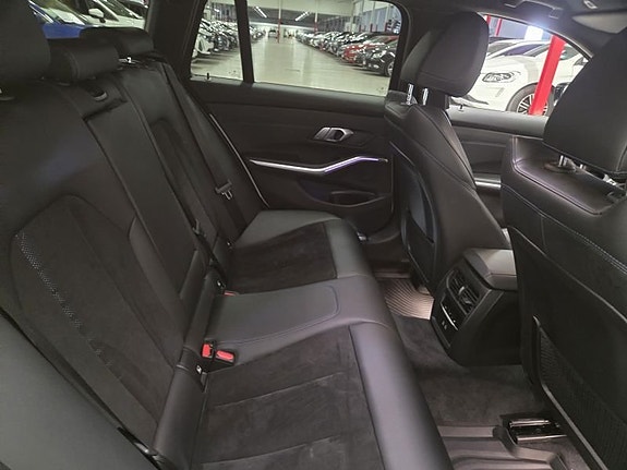 BMW 330e 5 of 10