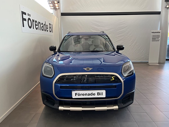 MINI Countryman SE 2 of 14