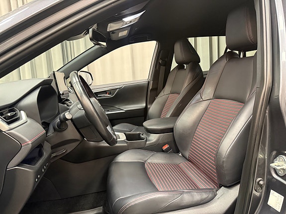 Toyota RAV4 7 of 13