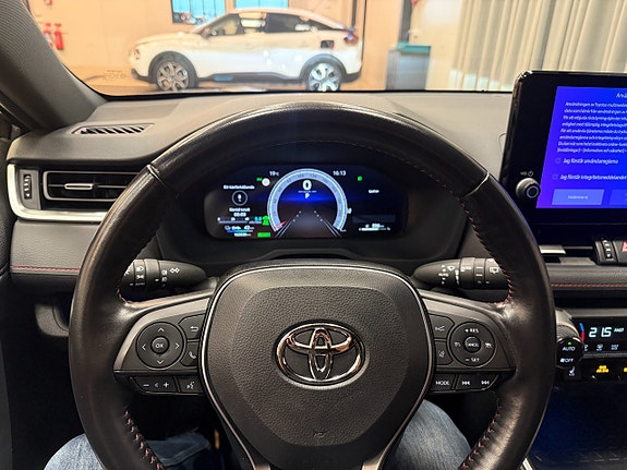 Toyota RAV4 10 of 13