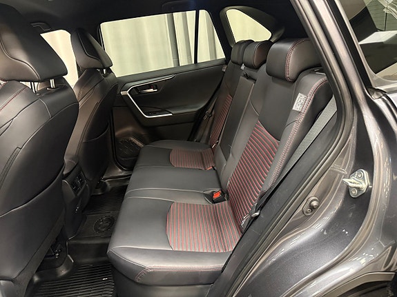 Toyota RAV4 9 of 13