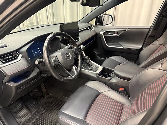 Toyota RAV4 6 of 13