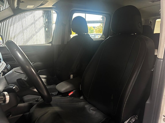 Volkswagen Caddy Maxi 8 of 17