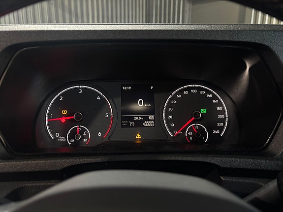 Volkswagen Caddy Maxi 12 of 17