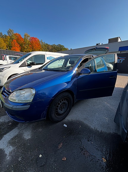 Volkswagen Golf V 3 of 11