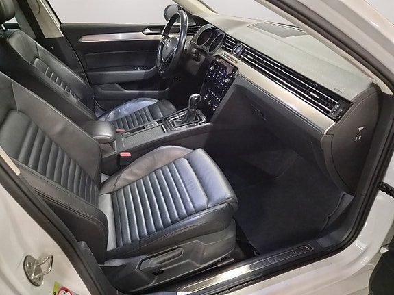Volkswagen Passat 12 of 20