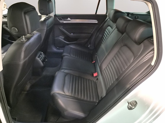Volkswagen Passat 13 of 20