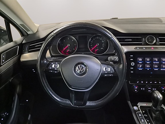 Volkswagen Passat 16 of 20