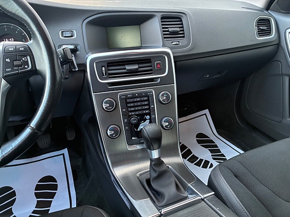 Volvo S60 12 of 16