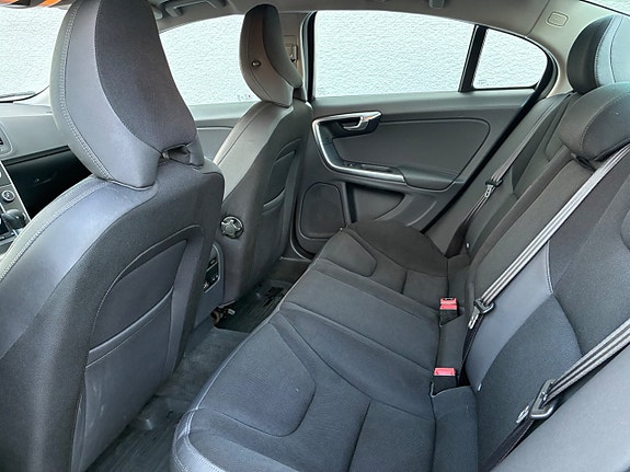 Volvo S60 13 of 16