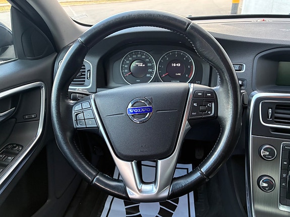 Volvo S60 11 of 16