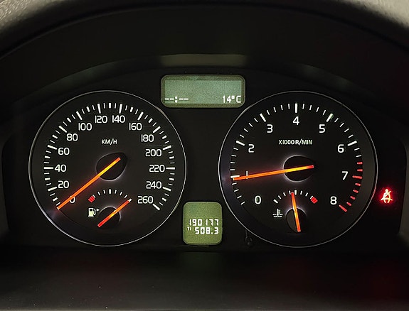 VOLVO V50 1.8F ETHANOL MOMENTUM 125 ch BVM - ATTELAGE - CHAÎNE DE DISTRIBUTION - 1900000 KM