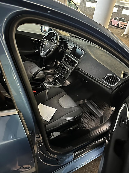 Volvo V40 3 of 5