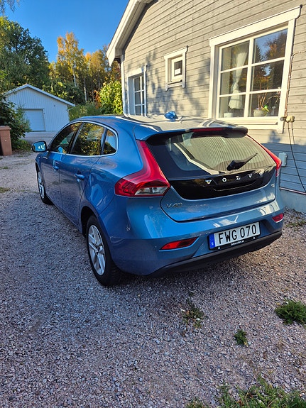 Volvo V40 2 of 5