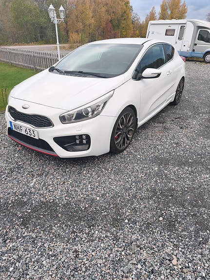 Kia ProCeed 2 of 3