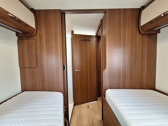 LMC Bürstner Emotion T 732 Långbädd, Automat,Miltal: 1102,Solcell,1 Ägare 15 of 19