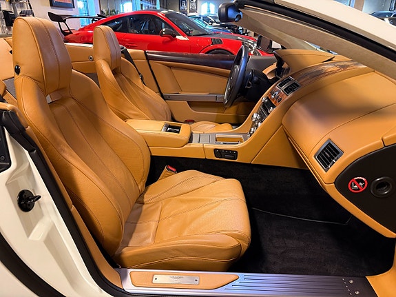 Aston Martin DB9 16 of 27