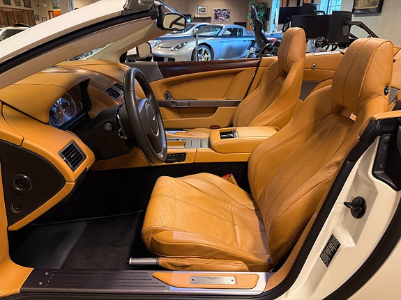 Aston Martin DB9 13 of 27