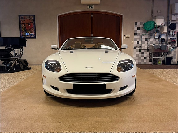 Aston Martin DB9 3 of 27