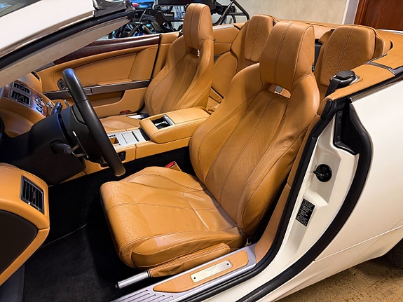 Aston Martin DB9 15 of 27