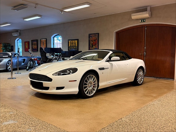 Aston Martin DB9 2 of 27