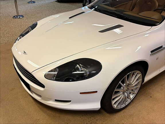 Aston Martin DB9 11 of 27