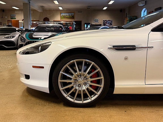 Aston Martin DB9 10 of 27