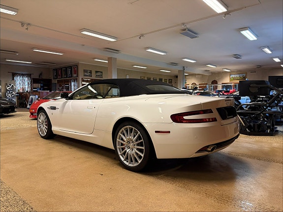 Aston Martin DB9 9 of 27
