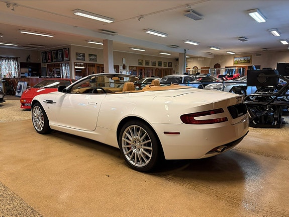 Aston Martin DB9 8 of 27