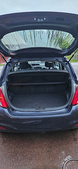 Toyota Yaris 7 of 8