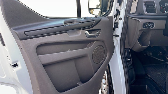 Ford Transit Custom 11 of 11