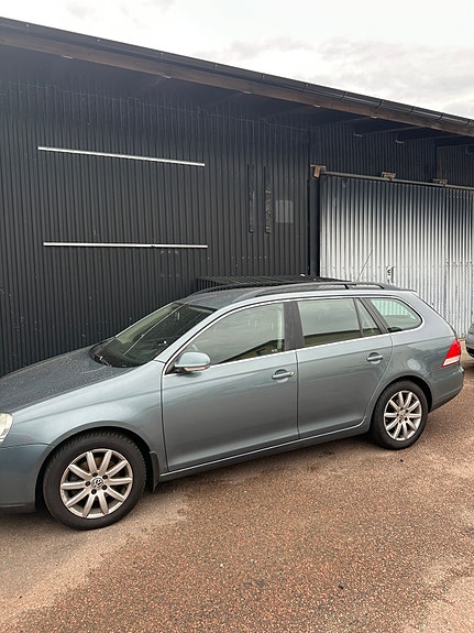 Volkswagen Golf V 3 of 8